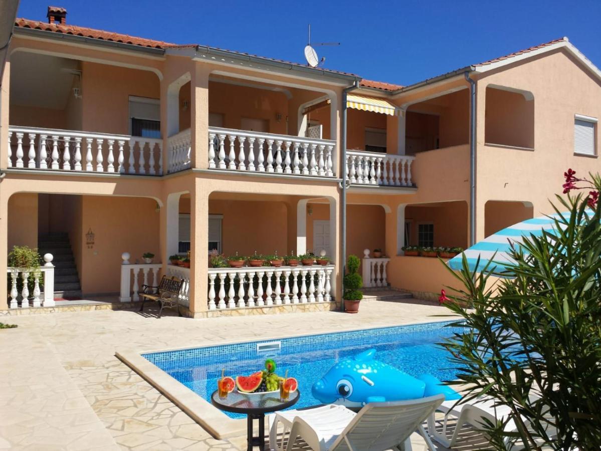 Haus Delphin Appartement Poreč Buitenkant foto