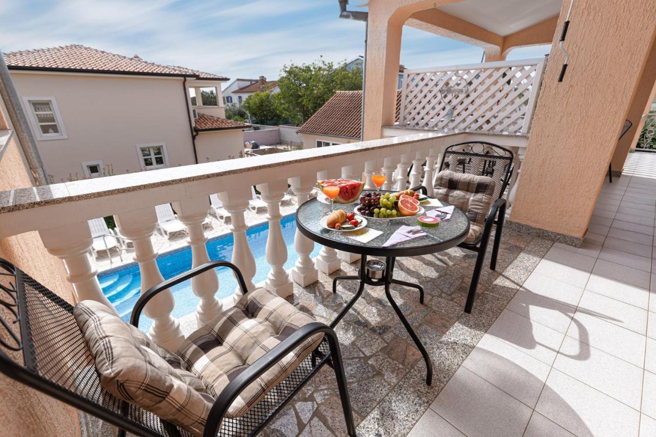 Haus Delphin Appartement Poreč Buitenkant foto