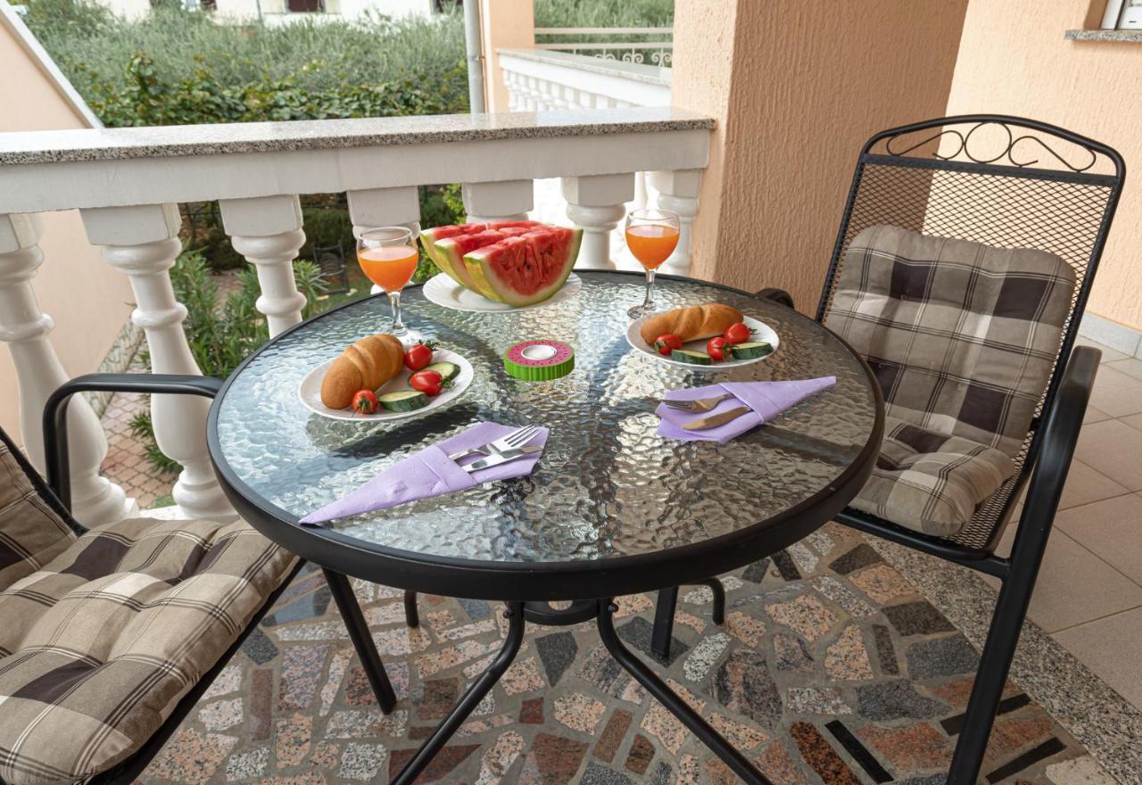 Haus Delphin Appartement Poreč Buitenkant foto