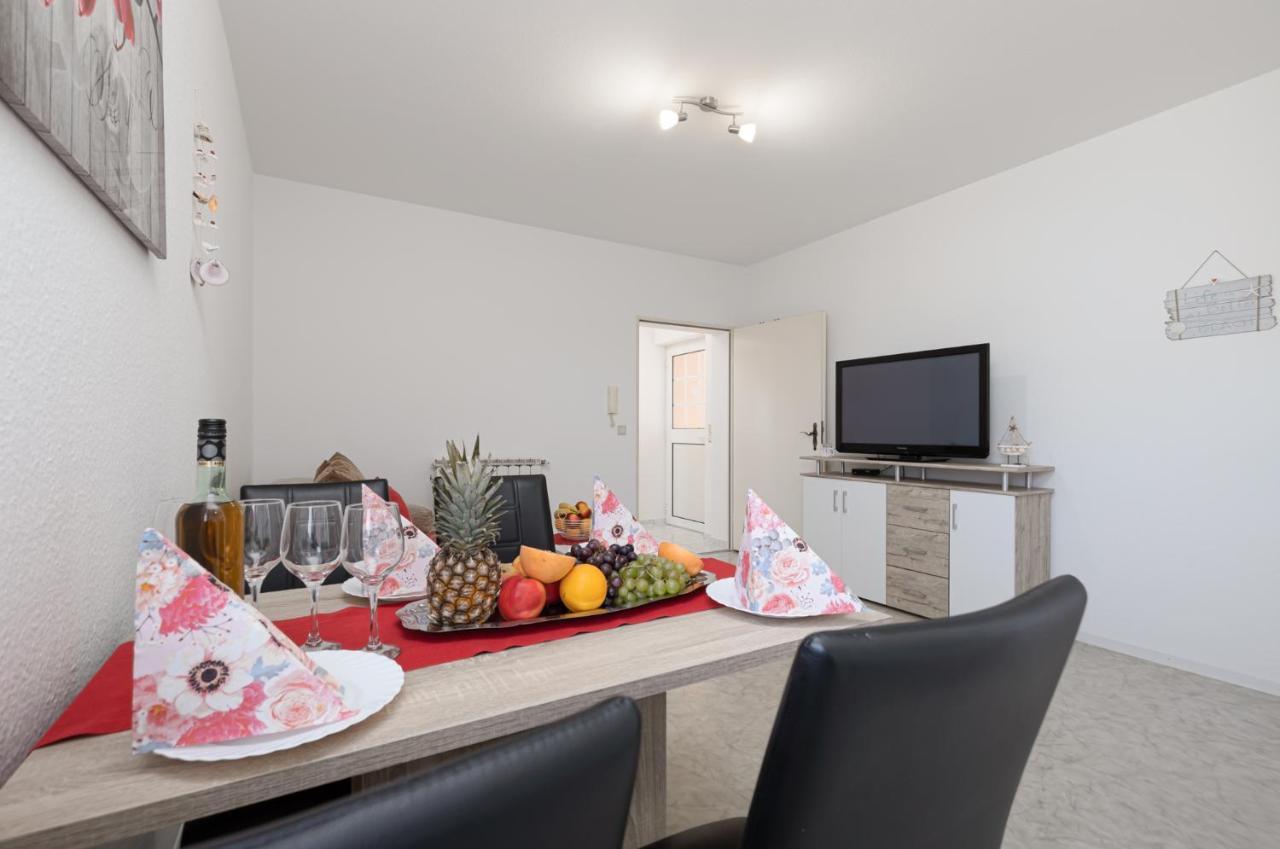 Haus Delphin Appartement Poreč Buitenkant foto