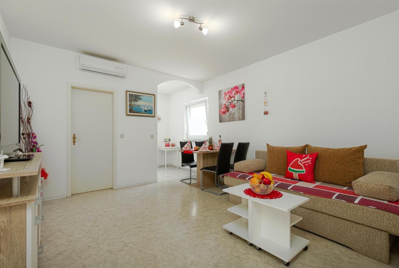 Haus Delphin Appartement Poreč Buitenkant foto