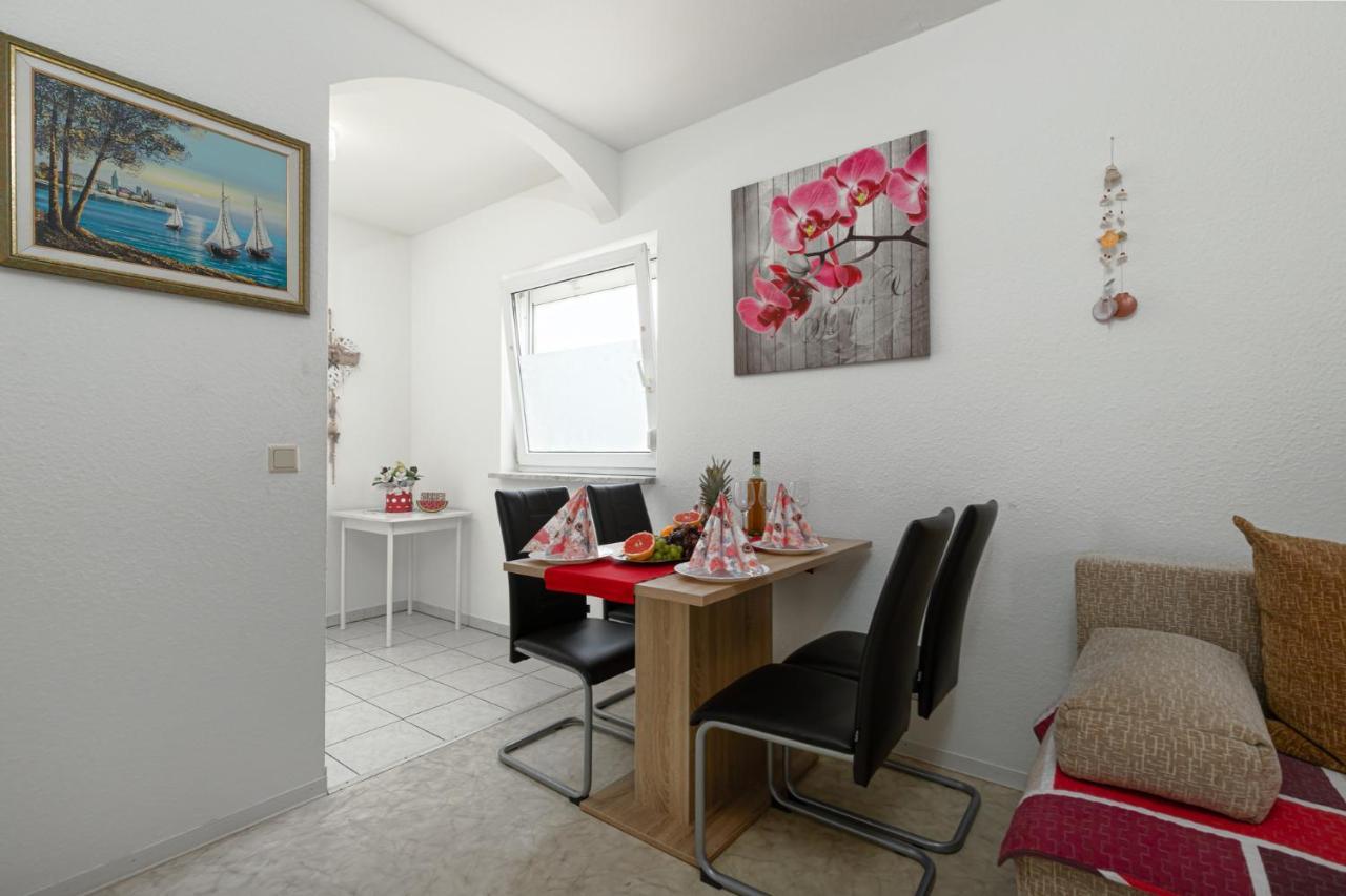Haus Delphin Appartement Poreč Buitenkant foto