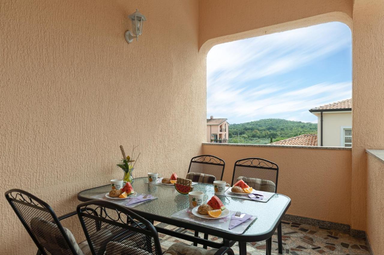 Haus Delphin Appartement Poreč Buitenkant foto