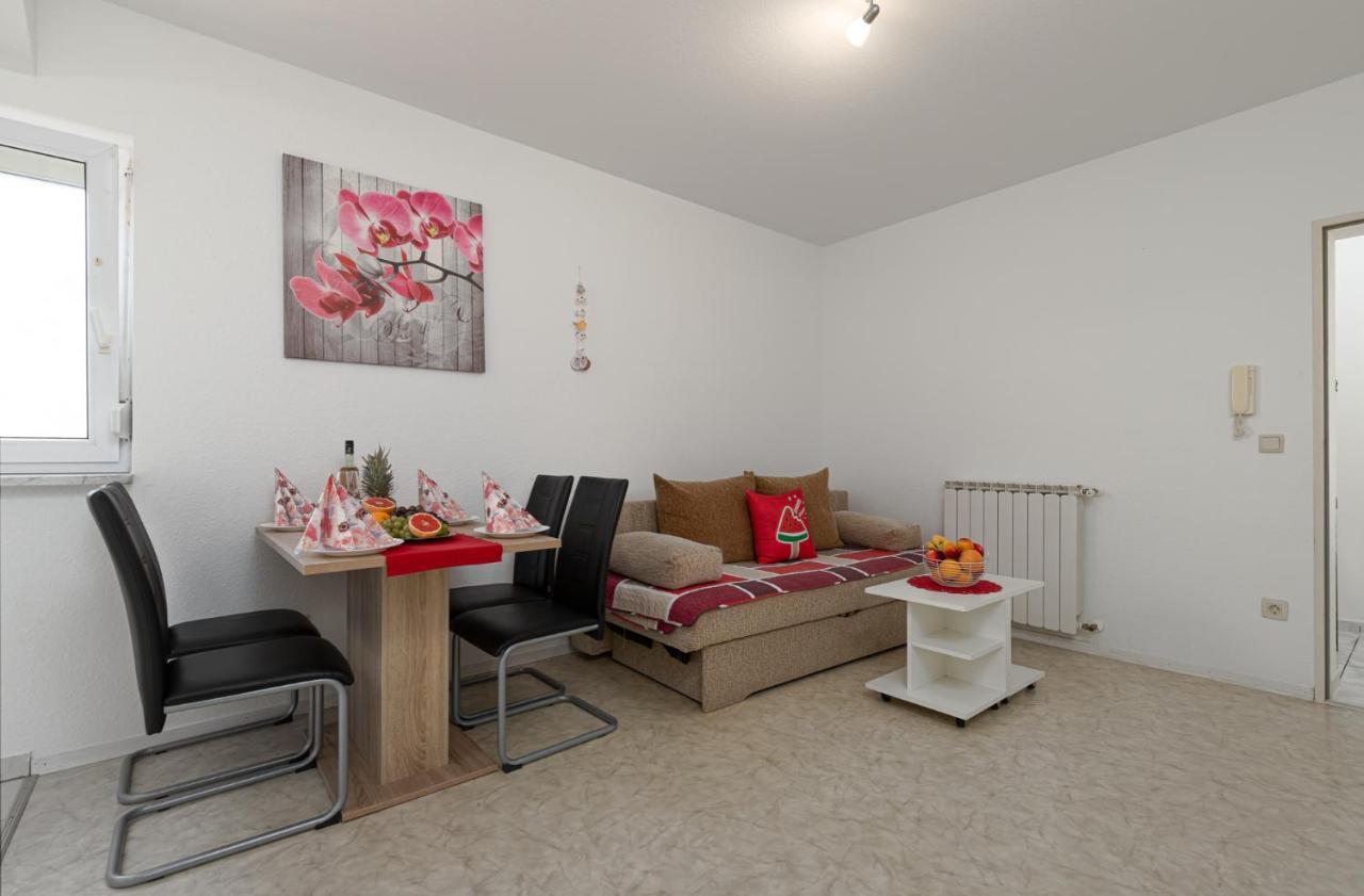 Haus Delphin Appartement Poreč Buitenkant foto