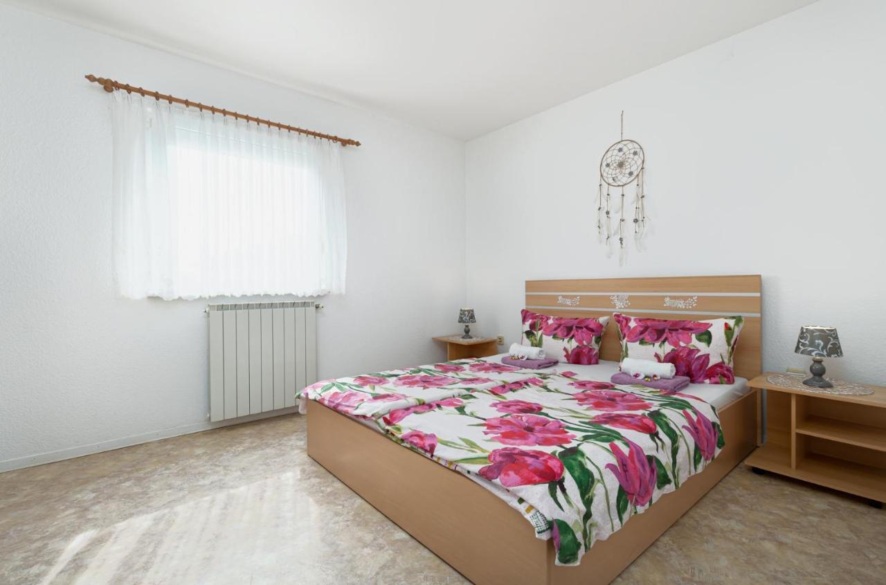 Haus Delphin Appartement Poreč Buitenkant foto