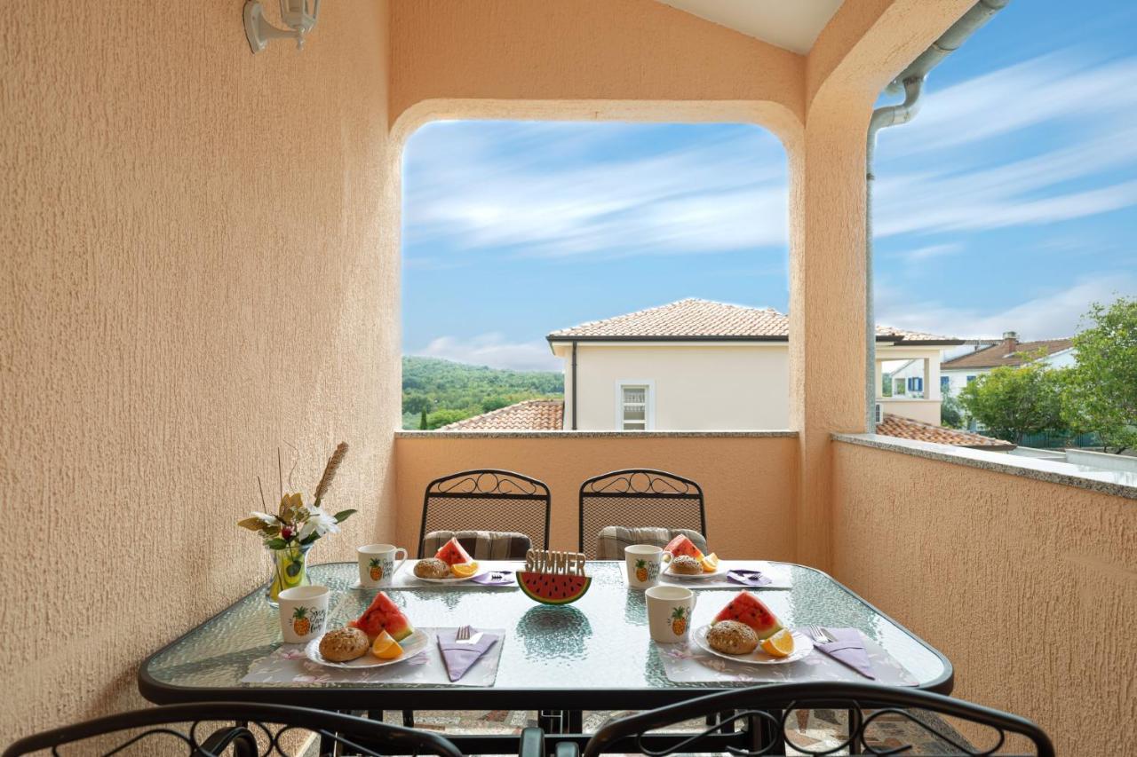 Haus Delphin Appartement Poreč Buitenkant foto