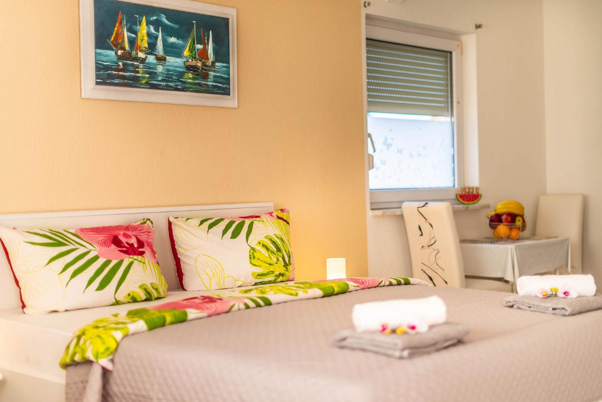Haus Delphin Appartement Poreč Buitenkant foto